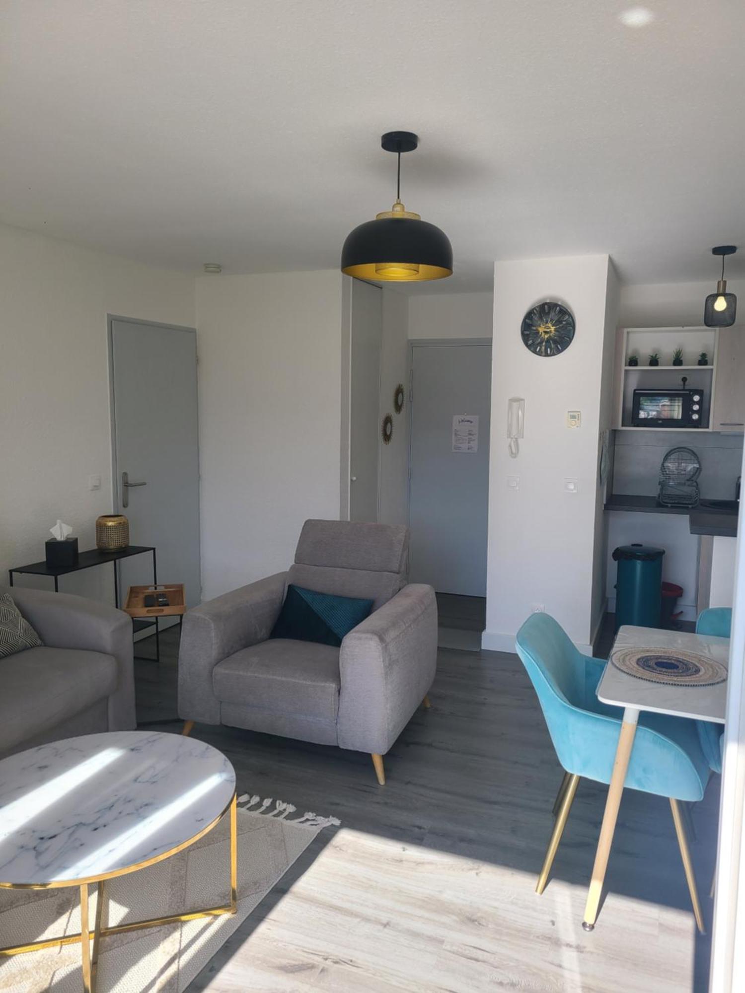 Joli T2 Proche Gare Avec Vue Apartment Анмас Екстериор снимка